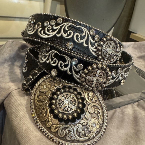 Ariat Cowboy Swarovski crystal Embroidered Black and Silver Western Belt Cross L - Picture 3 of 7